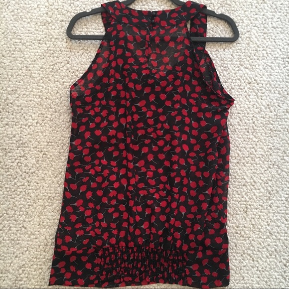 Sleeveless Romy V neck sheer tank - Picture 6 of 6